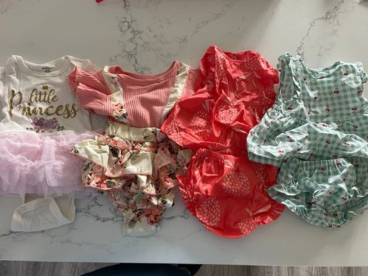 N/a 2 Outfits, 2 dresses 0-3 Months