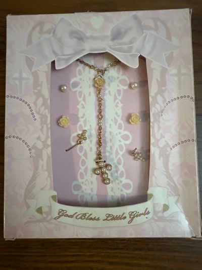 NEW Girls out loud Rosary & 3 earrings