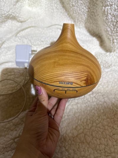 Victsing Aromatherapy oil diffuser with different light settings