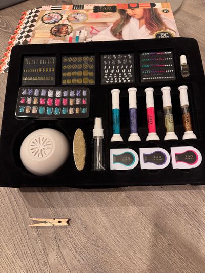 Brand new FAO Schwartz pampered play Day spa Older Beauty set but the nail polish & glitter look a bit clumpy