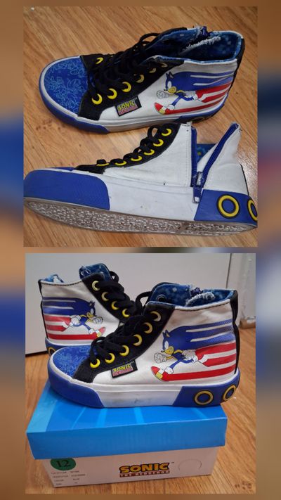 GroundUp Sonic The Hedgehog Canvas High-Tops Used condition, side-zip entry 12 (Lil' Kid)