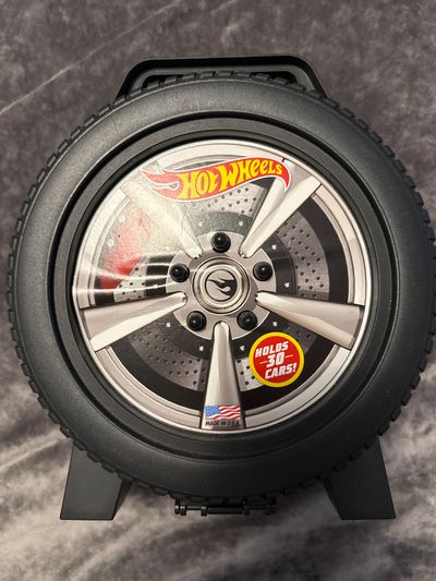 Hot Wheels excellent condition Tire car carry case