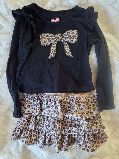 Freestyle two piece outfit size 7 Short and long sleeved shirt 7-8