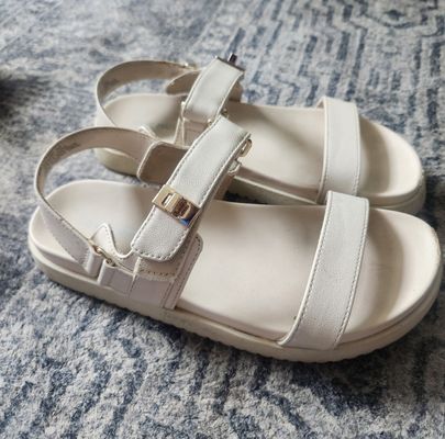 Steve Madden tan sandals Almost new 3 (Big Kid)