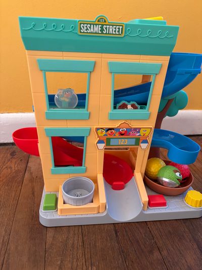 Sesame Street Interactive ball run