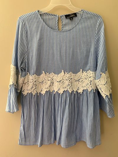 Suzanne Betro Blue/White Striped Ruffle Top Women's - M