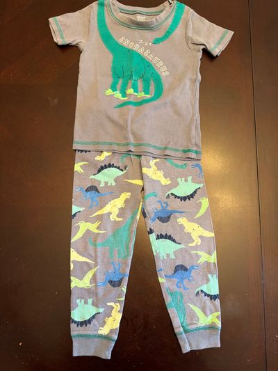 Carters Dino pj set with short sleeves and pants  2T