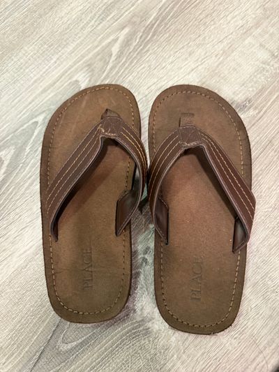 Childrens place Brown thong boys sandal 10 (Lil' Kid)