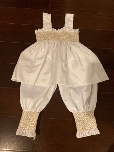 Haoling fan 6-12 months two piece white outfit. Size 70 6-12 Months