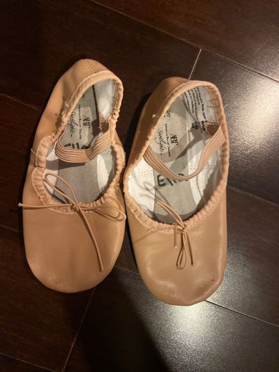 ABT Girls ballet slippers 11-1/2 (Lil' Kid)