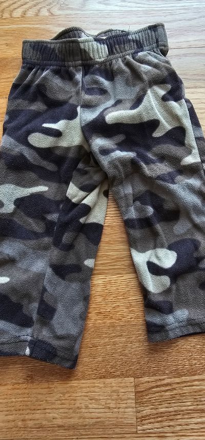 Carter's Excellent condition Toddler Camo fleece pants 9 Months