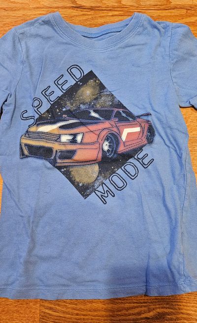 Carter's Kids Good condition graphic Tshirt-racing car 6T/6