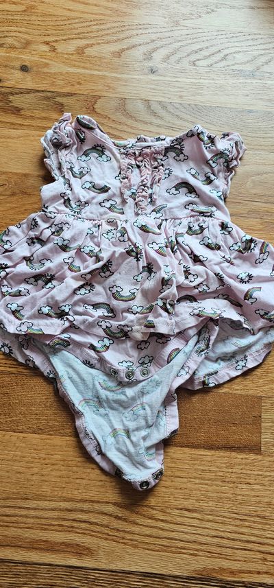 Quiltex Like new cute rainbow printed bodysuit dress 6-9 Months