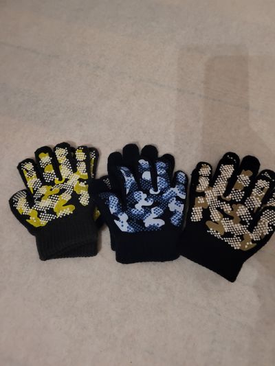 2 set camo gloves  Toddler (2-4 yrs)