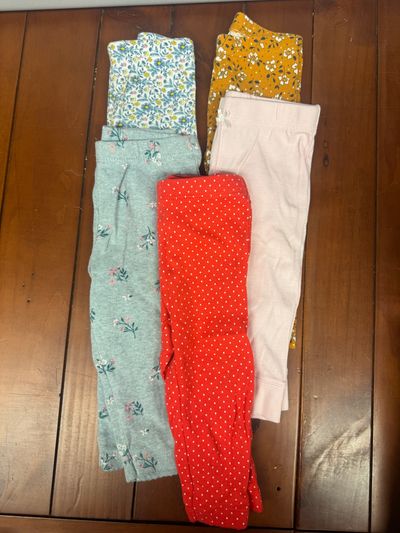 5 Pairs of Carters girls leggings size 9 months 5 Pairs of Carters girls leggings size 9 months. 9 Months
