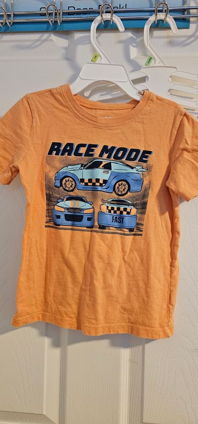 Carter's Excellent condition Graphic T-shirt racing car 5T/5