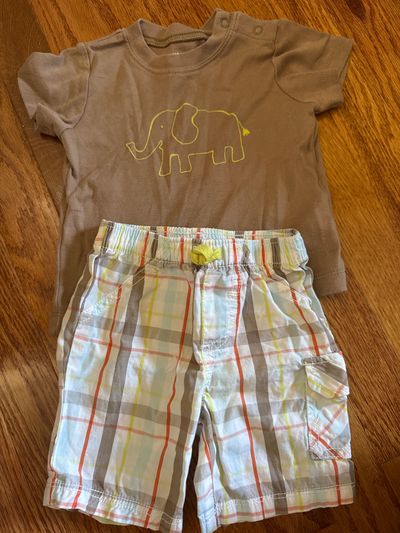 Carters Two piece short elephant outfit 12 Months