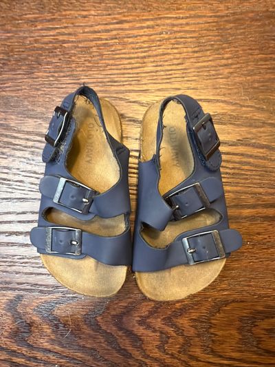 Old navy sandals  5 (Toddler)