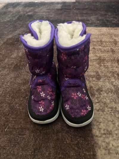 Winter boots size 6  6 (Toddler)