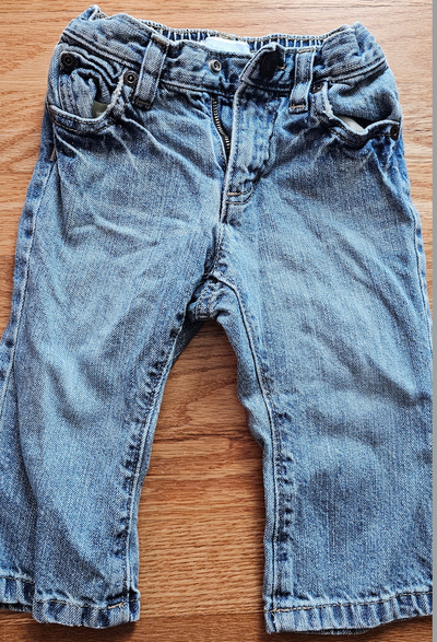Old Navy mid rise, straight leg,snap closure,elasticized back waist 12-18 Months