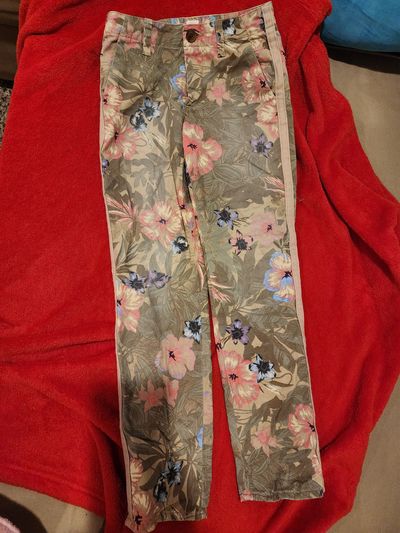 Gap slim floral print pants Gap slim floral print pants 7-8