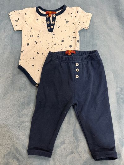 Seven for all mankind Outfit blue pant and spotted onesie 6-9 Months