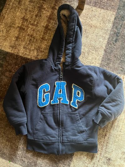 Gap kids Sherpa lined zip up hoodie. Size XS 4/5  4T