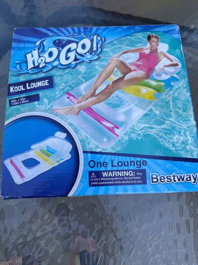 Brand new H2go pool lounger Box looks ok
