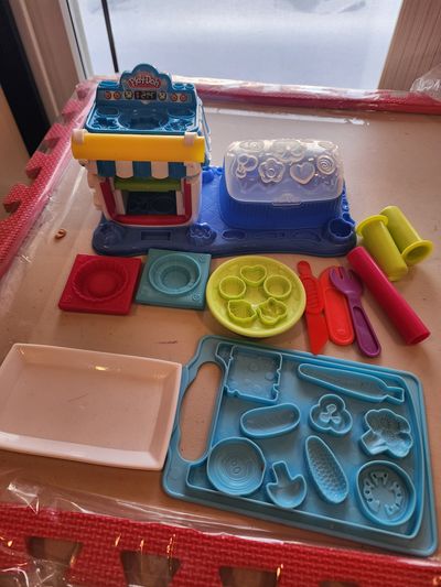Play-Doh Sweet Shoppe Double Desserts Playset. Pls extra dessert mold. Utensils, cutting board with mold