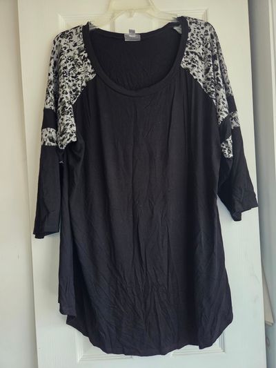 Avenue short sleeved shirt black/cheetah prin Size 22/24 Women's 2X