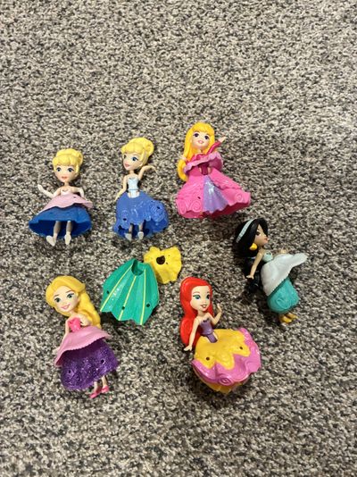 DIsney Disney Princesses with changeable clothes
