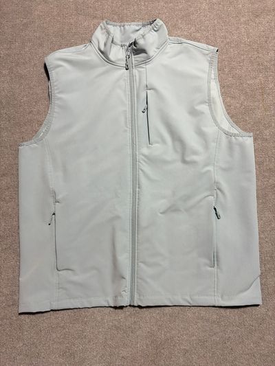 32 Degrees Heat Like new zip vest with 3 pockets. Light grey. Men's - XL