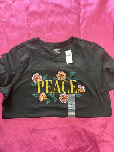 New - Old Navy - short sleeve graphic T shirt Peace Women's - M