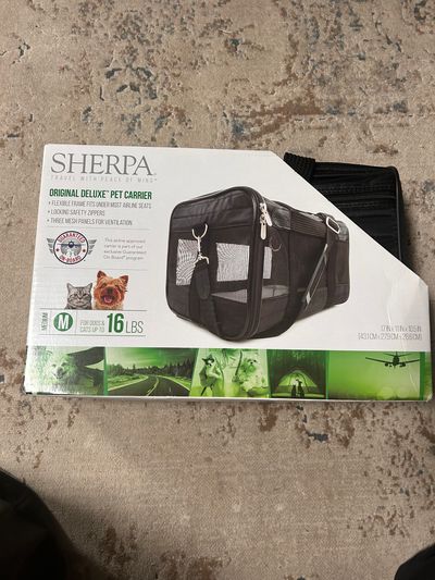 Sherpa pet carrier New in box size medium