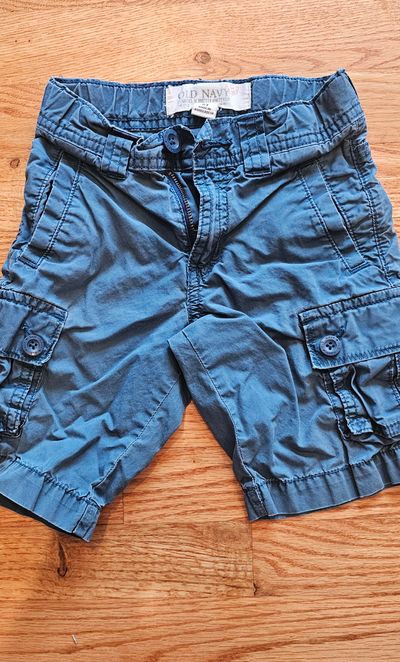 Old Navy Excellent condition light weight shorts with functional pockets 2T