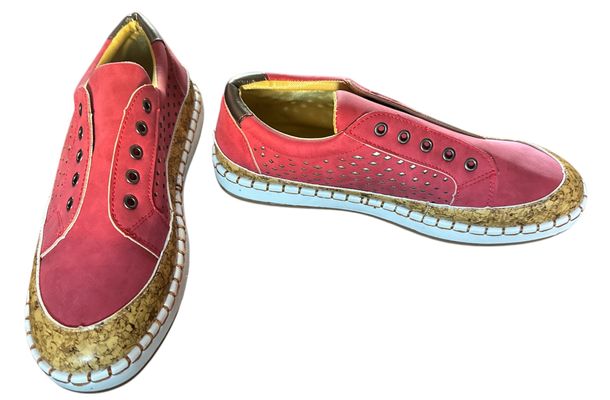 Like new Red slip on sneakers 9 (Adult)