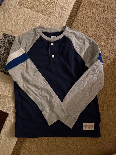 Gap kids Navy and gray long sleeve shirt with 2 buttons up top 7-8