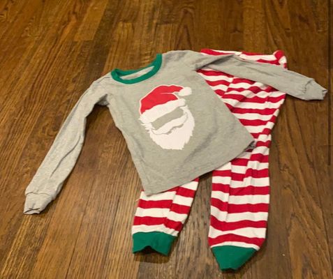Childrens place Two piece Santa pajamas with glow in dark Ho Ho Ho. 3T