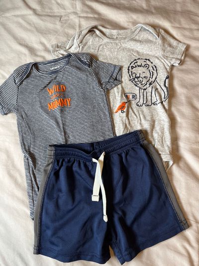 Carters 24m wild about mommy onesie and shorts  18-24 Months