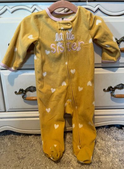 Carters fleece Size 6 months.  Excellent condition  SFPF home 3-6 Months