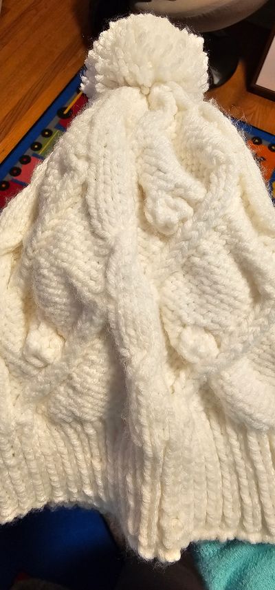 N/A Like New Girls cream color knit hat size 7-10 years old