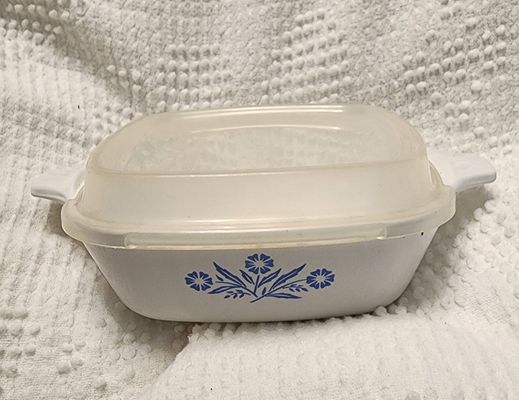SMALL CORNING WARE CORNFLOWER PETITE very good condition
