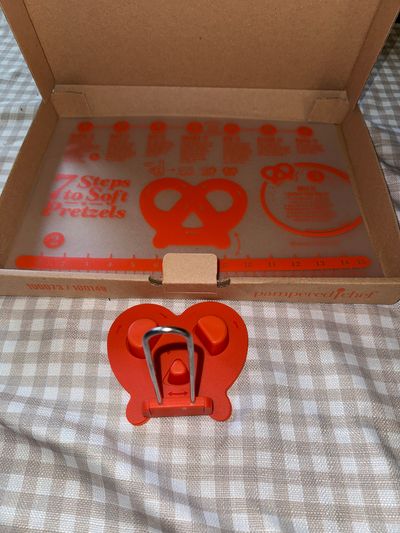 NEW Pampered Chef NEW in box soft pretzel making kit- no dough