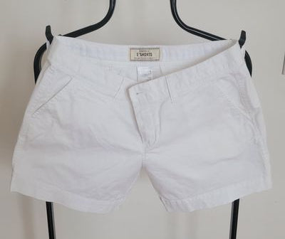 Old Navy White 5" Low Rise Short Women's 6