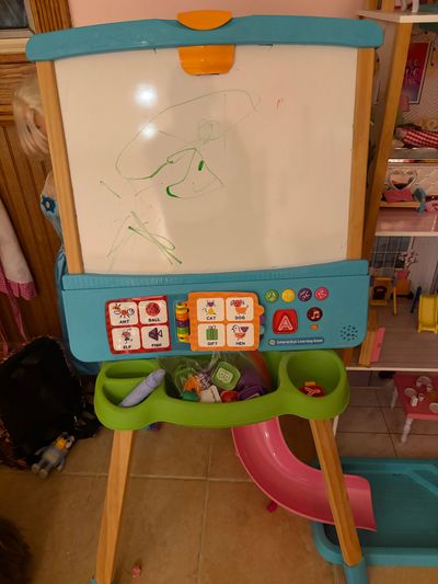 Leap frog interactive leaning easel with 2 sides