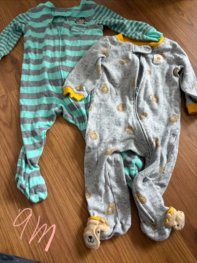 Carters feetie pj bundle 9 Months