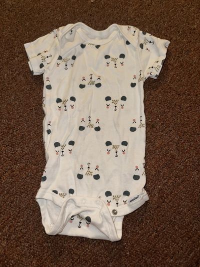 Gerber white with bear faces short sleeve onesie 12 Months