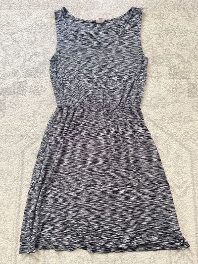 Merona Black and white. Elastic at waist. Large V Neck Women's - M