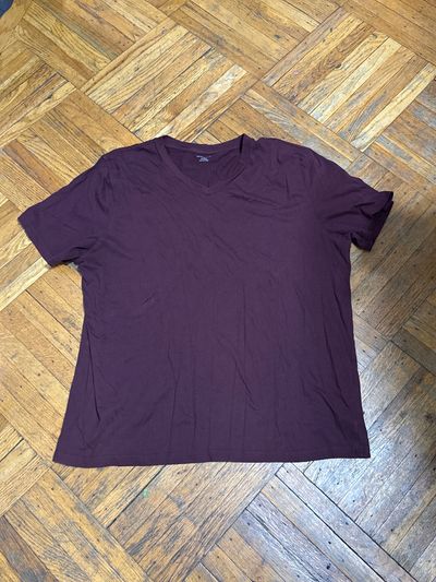 Old navy burgandy v neck t shirt T shirt Men's - XL