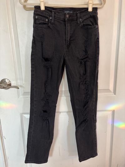 Aeropostale black mom jeans Distressed - size 4R Junior M - 4